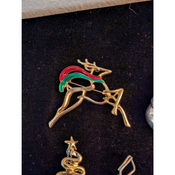 Lot of Seven Vintage Christmas Pins - Picture 2 of 10